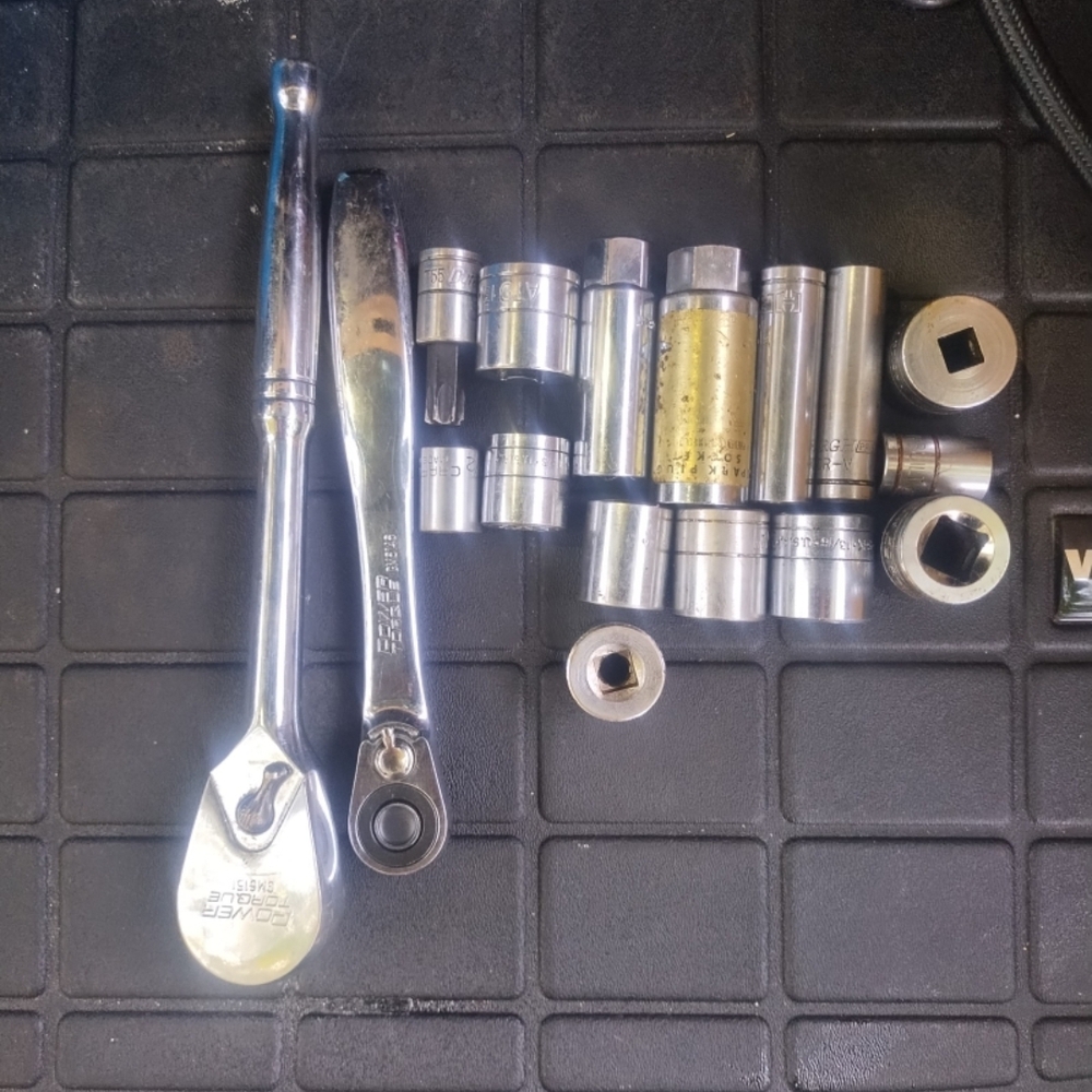 Chrome Ratchet Wrenches with Socket Set - Silver